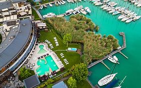 Hotel Golden Lake Resort
